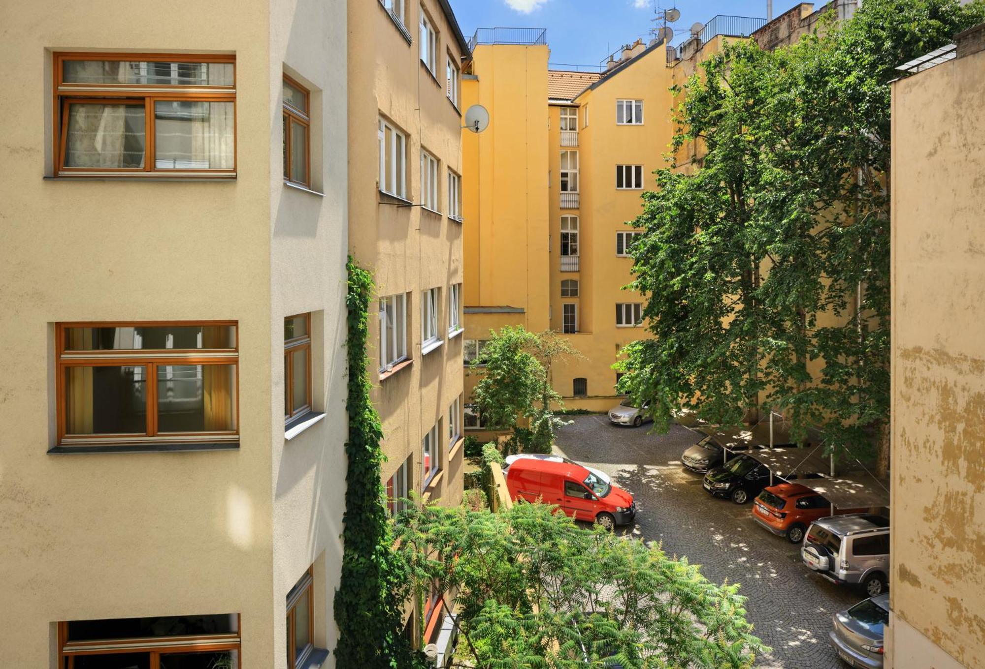 Residence Bene Praha Bagian luar foto
